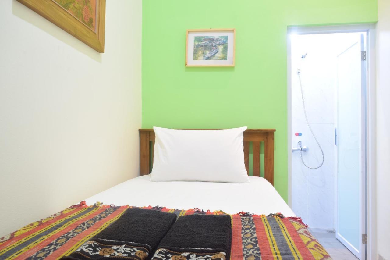The Cabin Hotel Ambasador Yogyakarta Extérieur photo