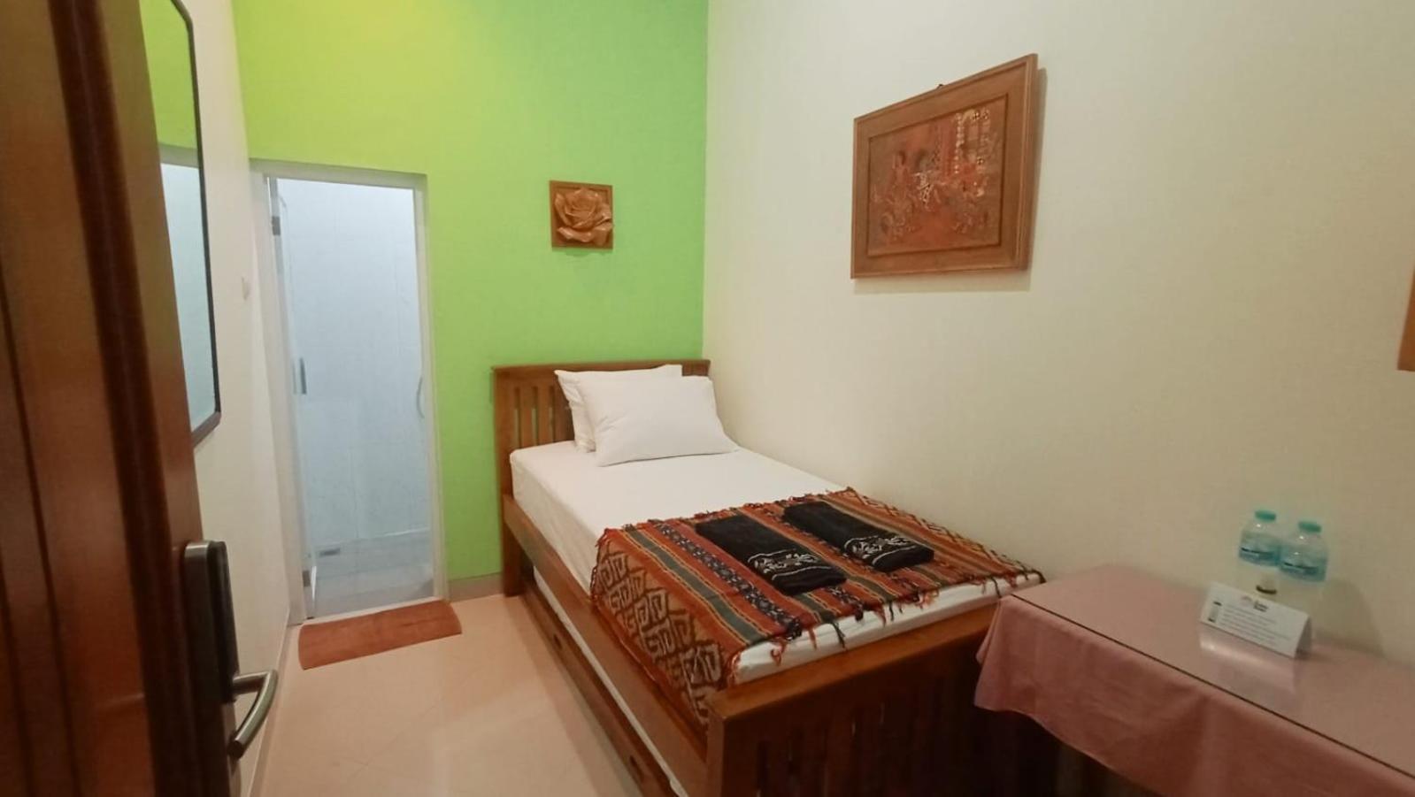 The Cabin Hotel Ambasador Yogyakarta Extérieur photo